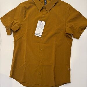 Lululemon Men's Short-Sleeve Button-Up Shirt in Mustard